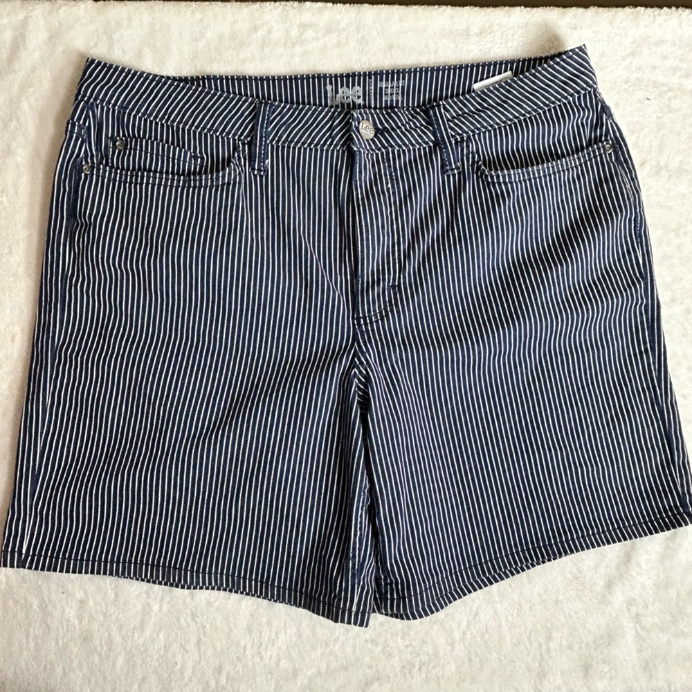 Lee Women's Navy and White Striped Jean Shorts Mid Rise Regular Fit Size 16